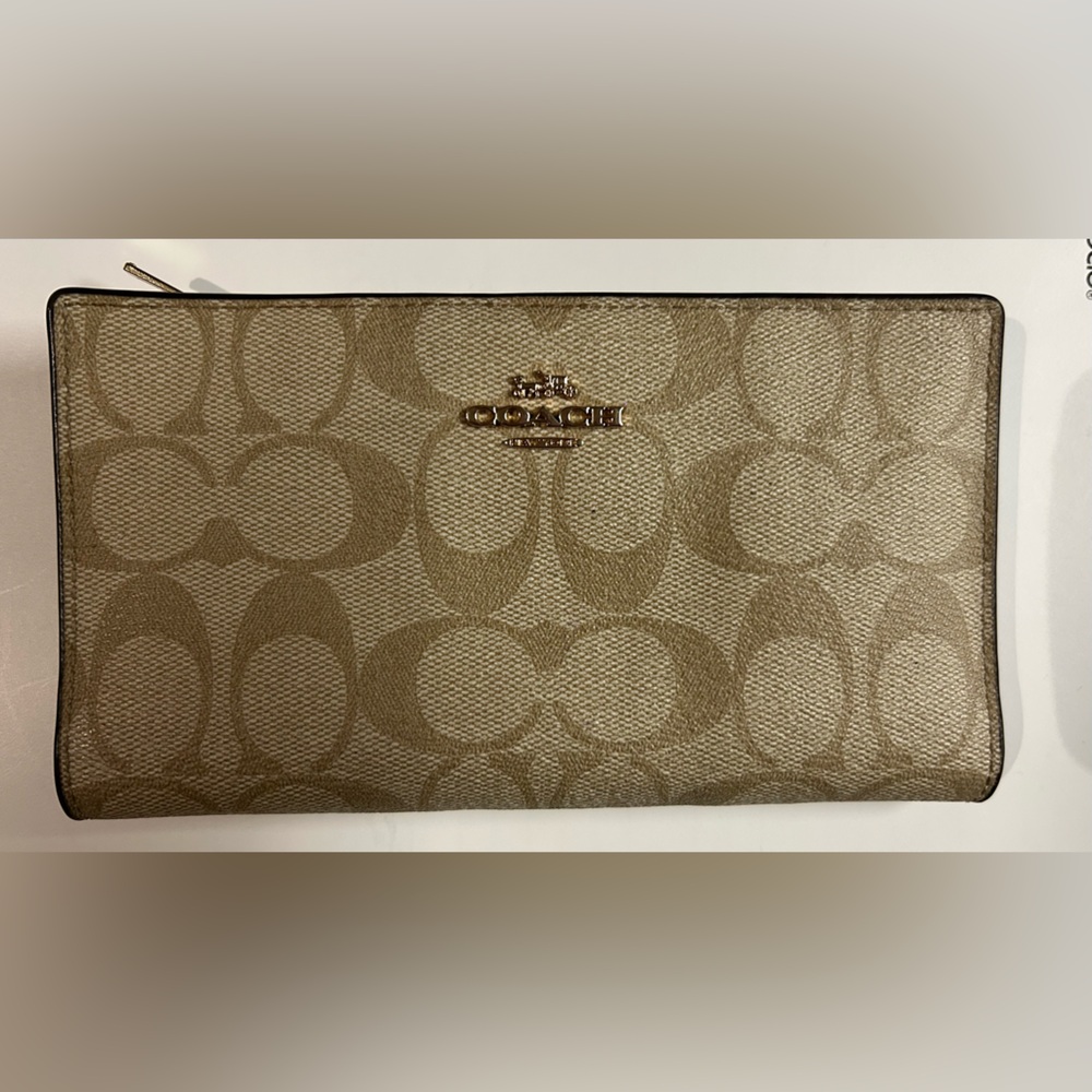 Signature coach wallet